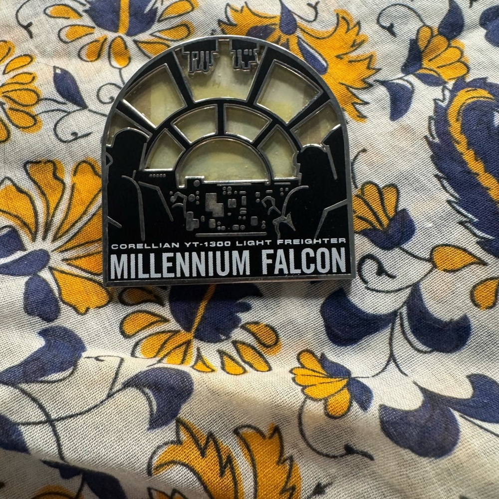 Disney Parks Star Wars Millennium Falcon Enamel Pin